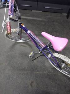 lot 5243 image: Precious Pearls Kids Bicycle