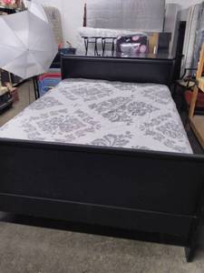 lot 5248 image: Black Modern Style Queen Size Sleigh Bed
