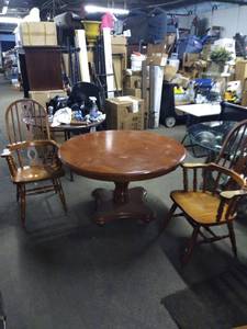 lot 5257 image: Round Pedestal Dining Table with 2 Captains Chairs