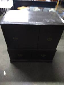 lot 5258 image: Solid Wood Dresser