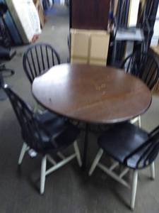 lot 5262 image: Round Pedestal Dining Table and 4 Chairs