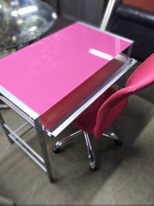 lot 5263 image: Nice New Modern Pink Desk and Chair