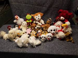 lot 14128 image: Huge Stuffed Animal Lot
