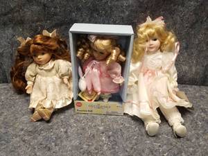 lot 14129 image: Three Porcelain Dolls
