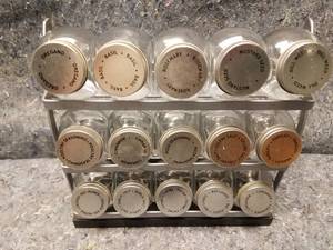 lot 14131 image: Spice Rack with Jars