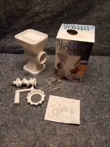 lot 14158 image: Meat Grinder & Chopper Pasta Maker