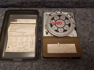 lot 14167 image: Dayton Time Switch
