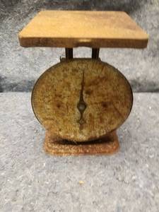 lot 14196 image: Vintage American Family Scale Company Weighing Scale
