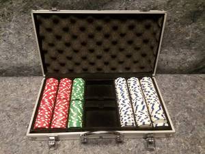lot 14198 image: Poker Chip Set