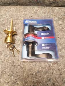 lot 14199 image: New Keyed Doorknob Kit and Bonus Doorknob w Keys