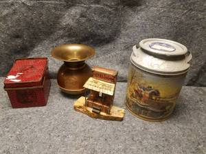 lot 14200 image: Western-Themed Novelties and More