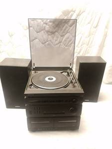 lot 14213 image: Magnavox Stereo System