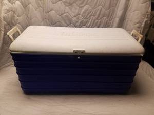 lot 14221 image: Large Thermos Cooler