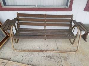 lot 14225 image: Outdoor Glider