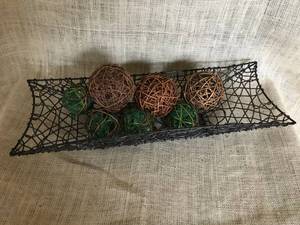 lot 2895 image: Baskettray with Twig balls