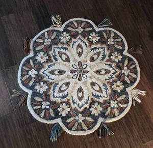 lot 2910 image: Remy Multi colored InkRust tones 3ft x 3 ft round carpet with tassels