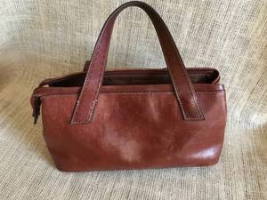 lot 2914 image: Fossil Leather Bag