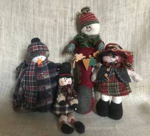 lot 2927 image: Pick your favorite Snowman