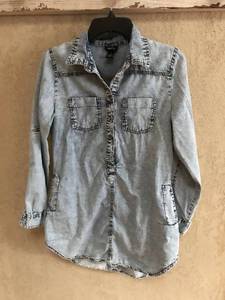 lot 2952 image: Rue 21 long denim shirt with side pockets
