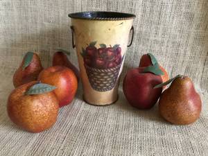 lot 2985 image: Country Apple Tin and fruit