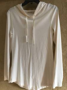 lot 2993 image: Eddie Bauer Long Sleeve Hooded Top