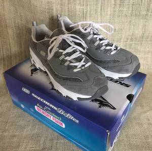 lot 3004 image: Skechers Memory Foam Gray Tennis Shoes