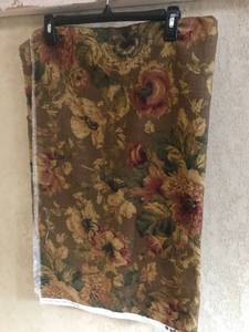lot 3014 image: Piece of Material (1 yd x 1.5 yd)