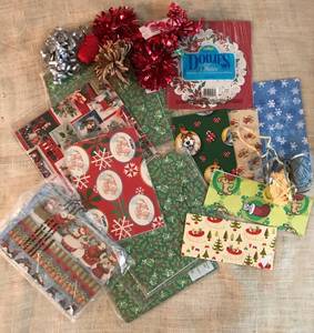 lot 3026 image: Christmas Wrapping paper and bows