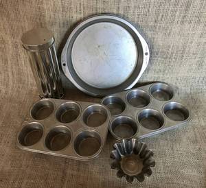 lot 3029 image: Kitchen CookwareMuffin Tins