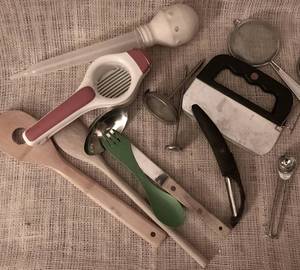 lot 3035 image: Assortment of Kitchen Utensils