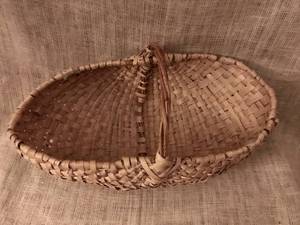 lot 3038 image: Wicker Egg Basket