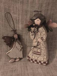 lot 3064 image: Wood Angels