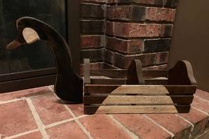lot 3069 image: Rustic Wood Goose Basket