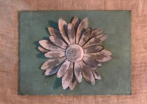 lot 3072 image: Upcycled Rustic Floral Wall Decor