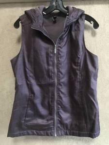 lot 3078 image: Gear hooded sports vest