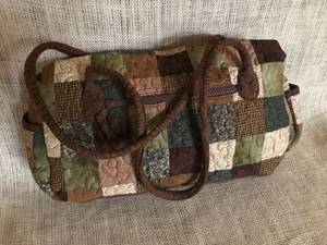 lot 3087 image: Donna Sharp quilted pursebag