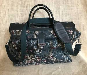 lot 3092 image: Atlantic Upholstery Bag with shoulder strap