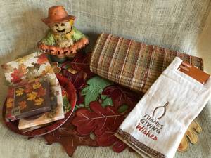 lot 3104 image: Fall Themed placemats, towel, etc.