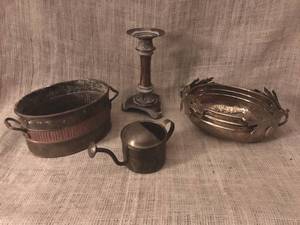 lot 3138 image: Assortment of Brass planters and other items