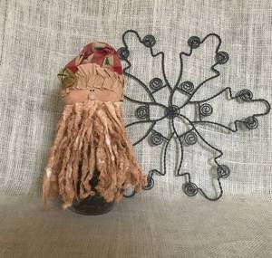 lot 3159 image: Wire Snowflake & Santa Mason Jar (filled with green and red glass beads)