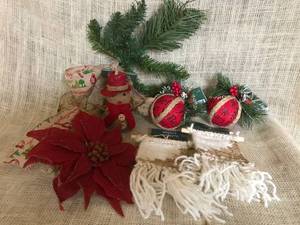 lot 3162 image: Rustic Country ornamentsholiday decor