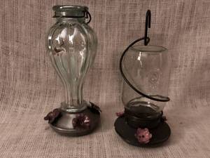 lot 3167 image: Hummingbird Feeders