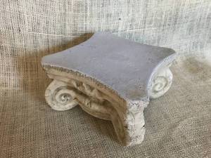 lot 3168 image: Ceramic PedestalPlant Stand