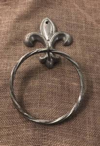 lot 3175 image: Fleur De Lis towel holder