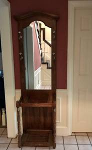 lot 1000 image: Vintage Hall tree with four hat hooks, umbrella stands and mirror