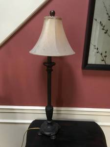 lot 1006 image: 32 Table Lamp with Shade (works)