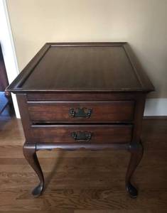 lot 1009 image: Wood Side Table with drawers