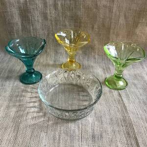 lot 1031 image: Assortment of glass dishes