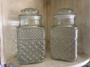 lot 1038 image: Glass Containers with lids