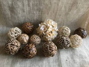 lot 1042 image: Natural Brush Mix of 4 12 Grapevine Twig Balls and hanging Floral Ball